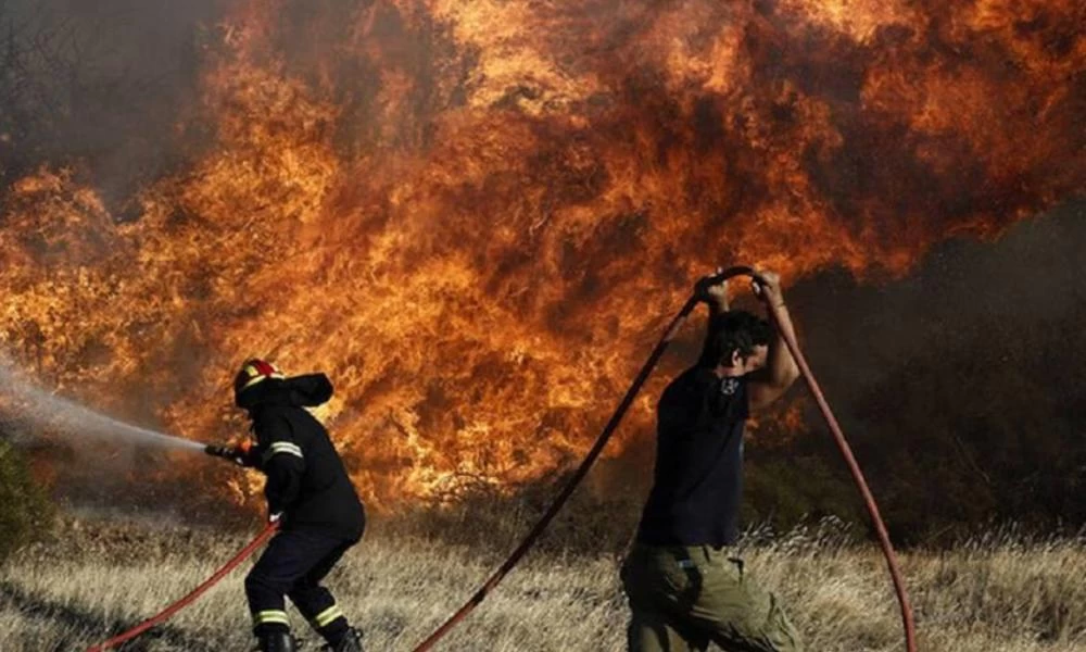 Φωτιά στην Ηλεία: Εκτός ελέγχου τα μέτωπα σε Δούκα και Μηλιές - Συνεχείς αναζωπυρώσεις στην Νεμούτα